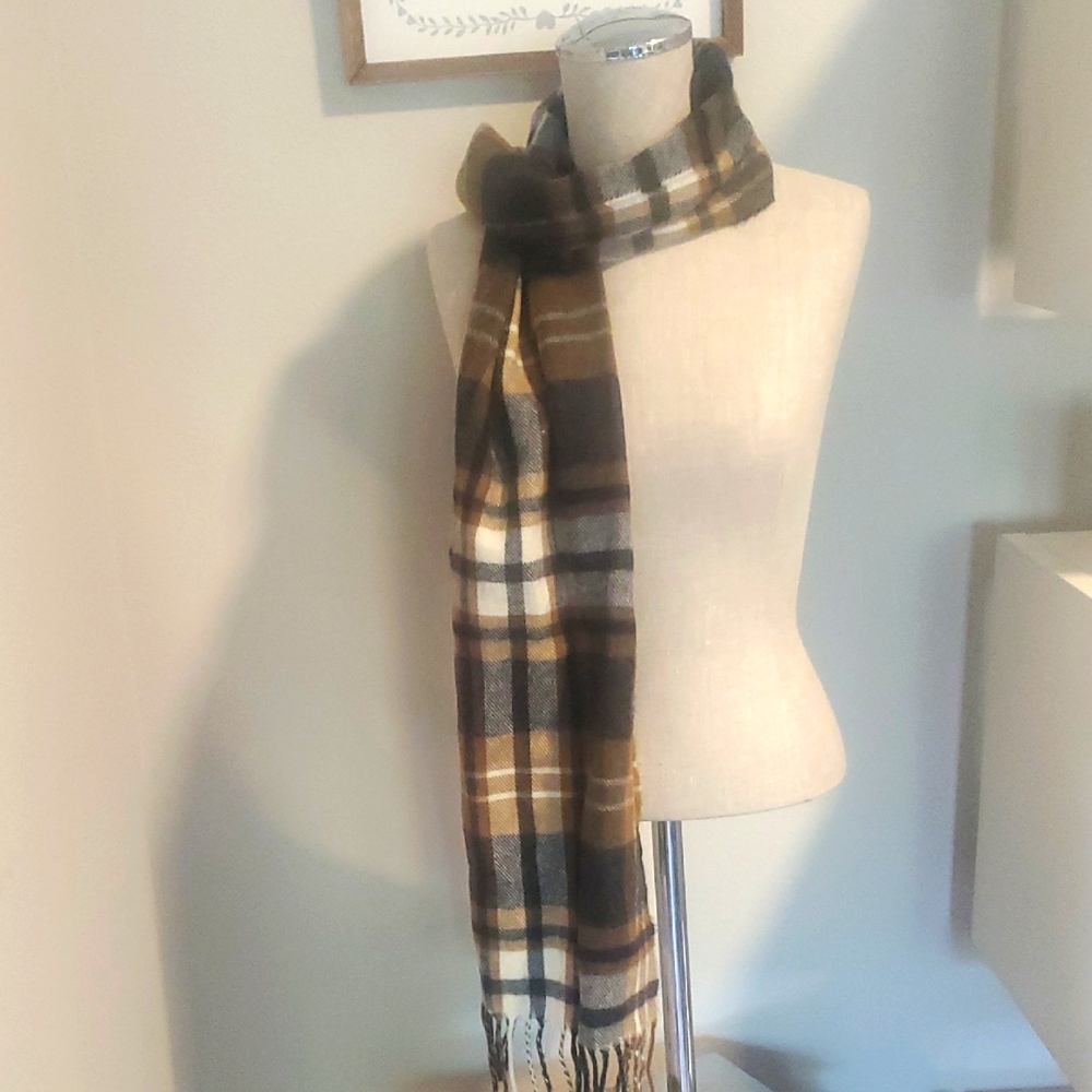 Bass Checkered Scarf in Black and Cream - Picture 2 of 6